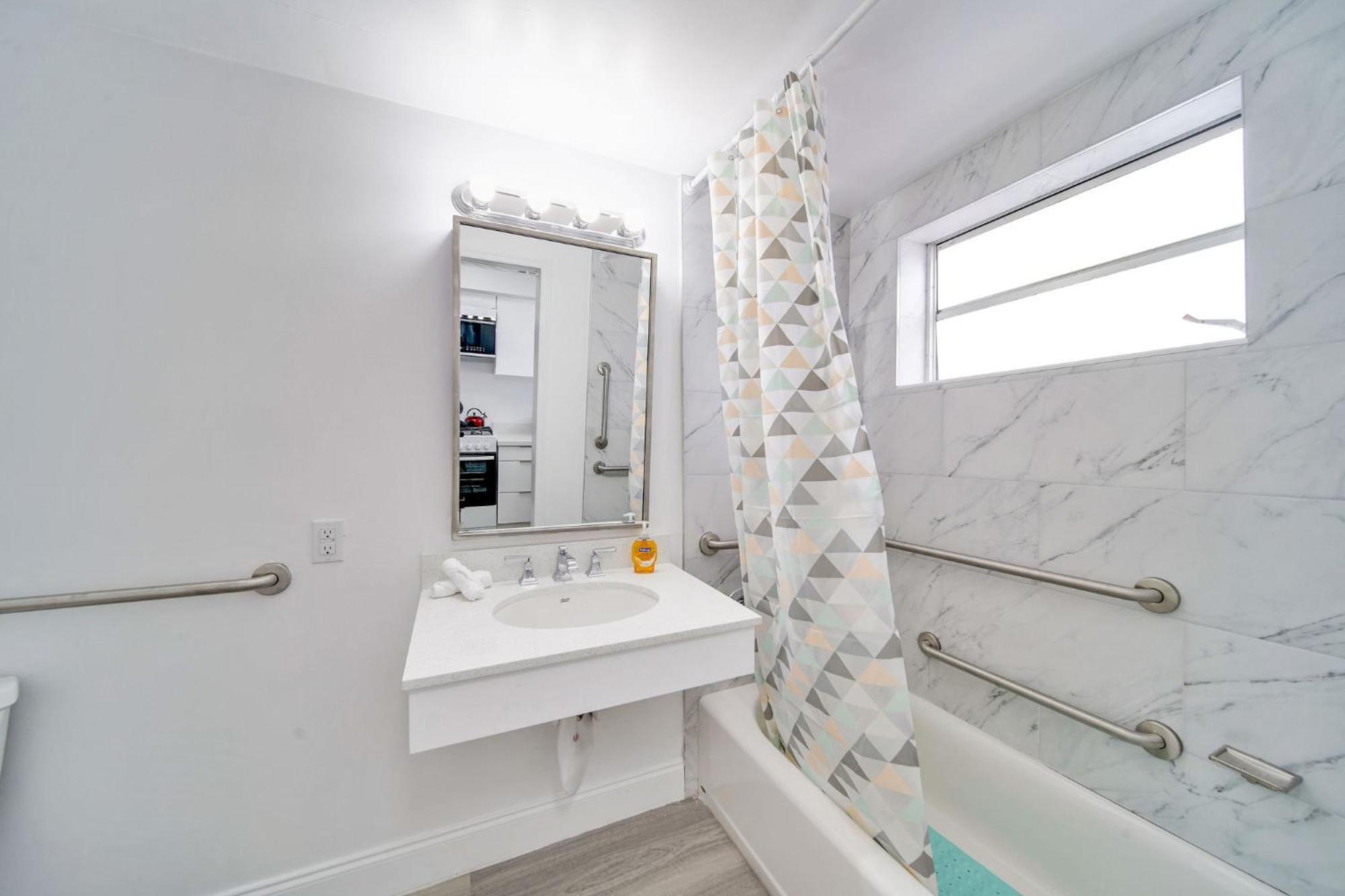 Deco Beachside Apt, W/2 Queen Beds, Washer/Dryer 迈阿密海滩 外观 照片